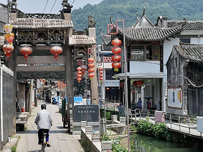 坡南街的水生態(tài)系統恢復與端午節的綠色傳承 浙江平陽(yáng)縣坡南歷史文化街區改